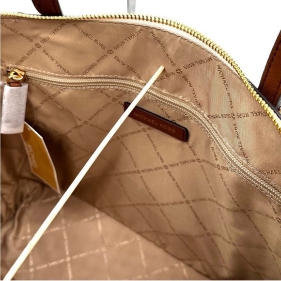 Michael Kors Large Charlotte Tote Bag & Trifold Wallet Vanilla/Brown - Picture 9 of 12